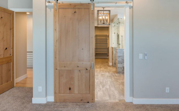 Cómo convertir una puerta en corredera y viceversa