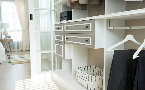 Dormitorio con vestidor