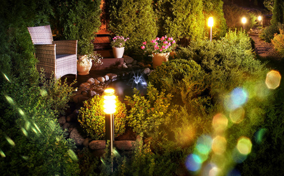 Lámparas de pie para exterior: saca todo el potencial a tu jardín, terraza o porche