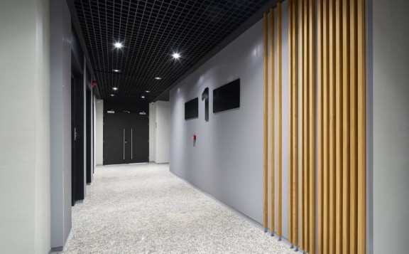 Pasillo acceso de las oficinas en alquiler en Ciudad Lineal