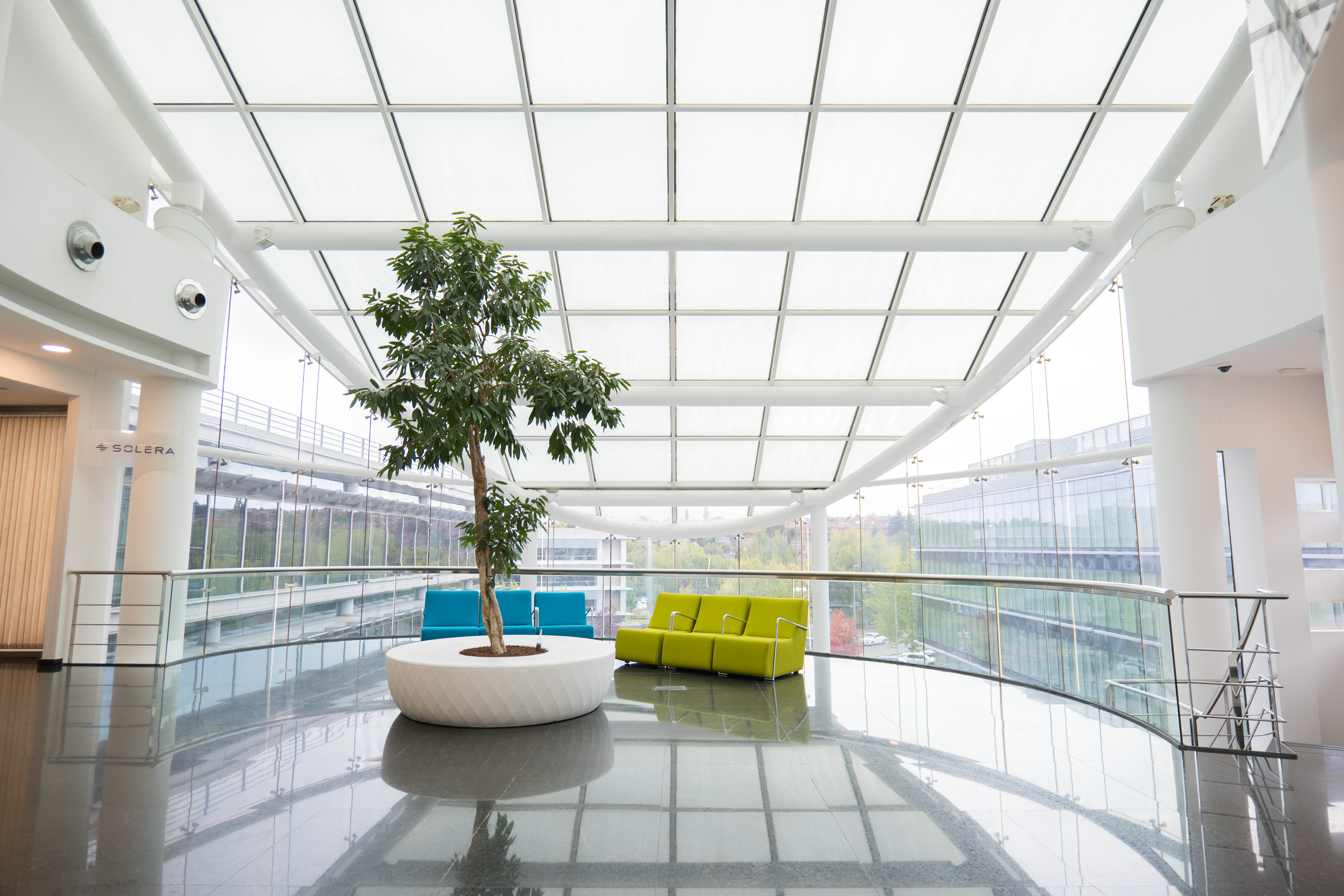 Modern office building located in the Arroyo de la Vega Business Park in Alcobendas.