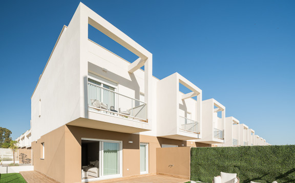 Chalets nuevos con jardín privado en Sevilla