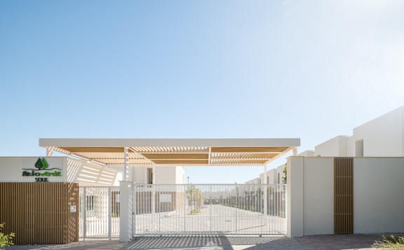 Entrada a modernos chalets nuevos cercanos a Sevilla, Hato Verde Soul