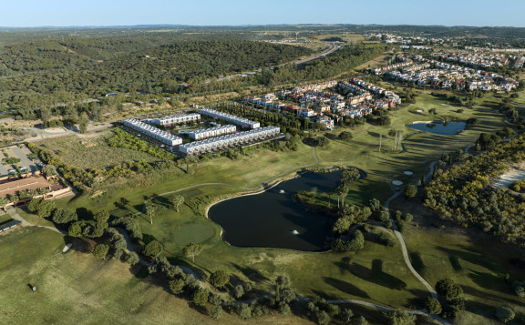 Casas con piscina y campo de golf en Sierra Norte Sevilla