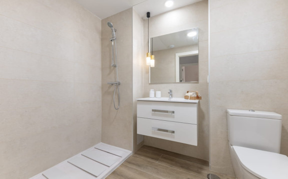 Baño secundario nuevas viviendas en San Juan de Alicante