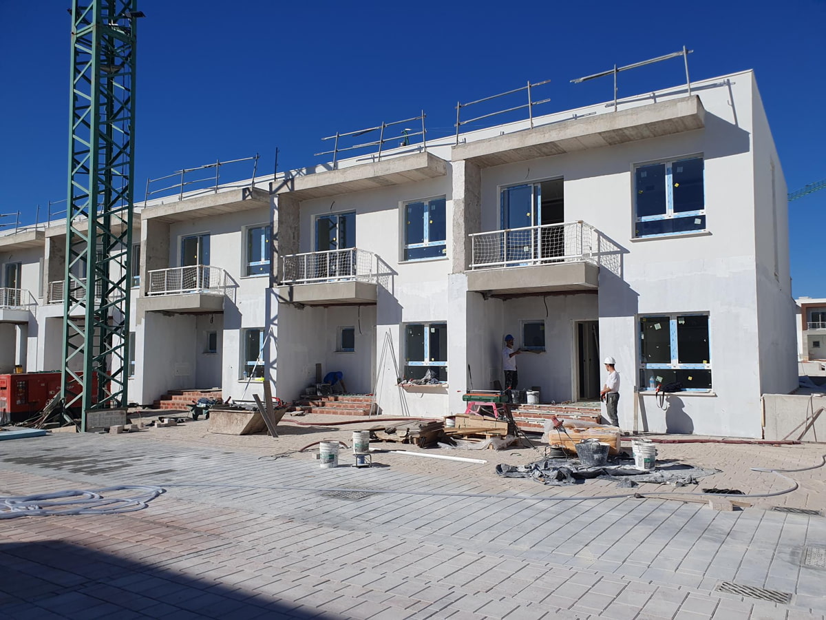 Estado obras chalets nuevos en San Juan de Alicante