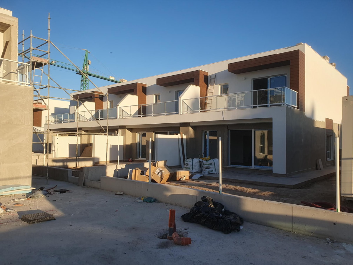 Estado de las obras de los nuevos chalets en San Juan de Alicante