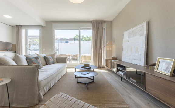 Amplio salón de nuevas viviendas en San Juan de Alicante