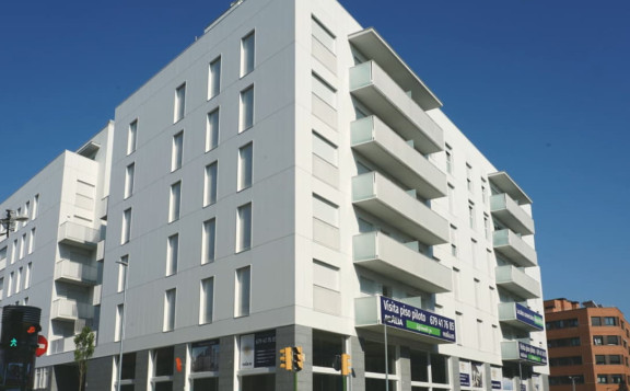 Fachada de la nueva promoción de obra nueva Essència de Sabadell