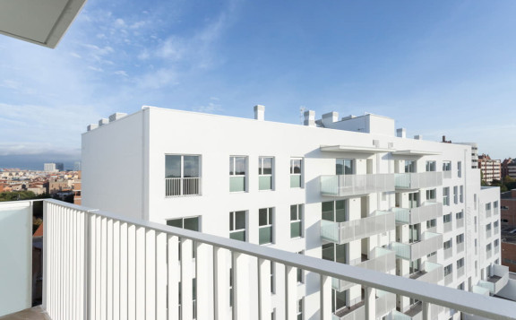 Grandes terrazas de los pisos nuevos en centro de Sabadell