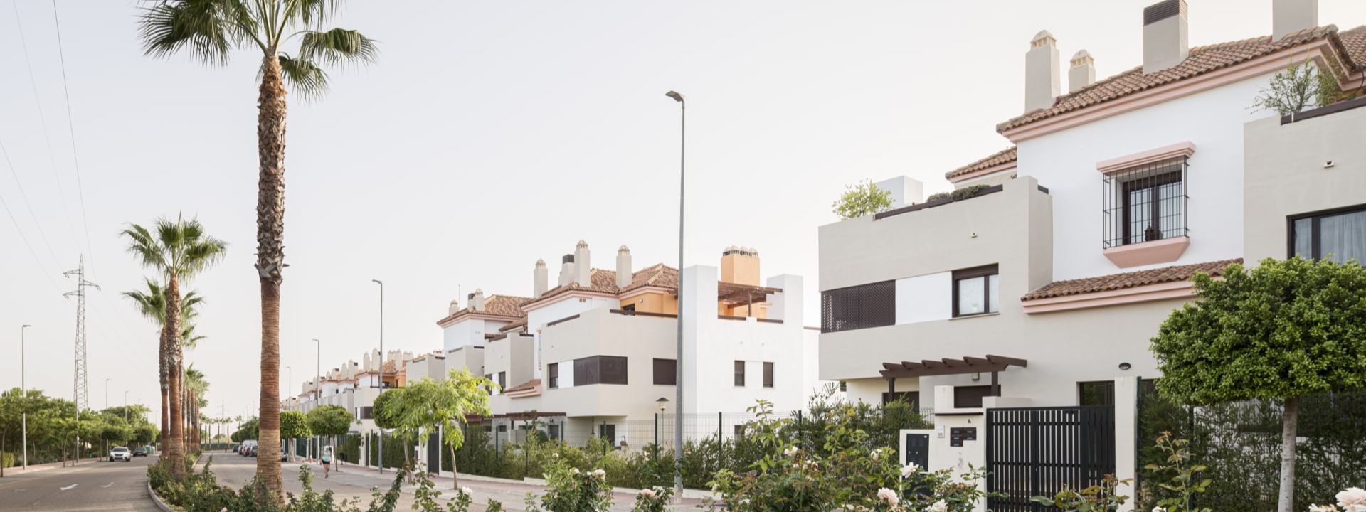 Adosados nuevos en Guillena con un entorno natural