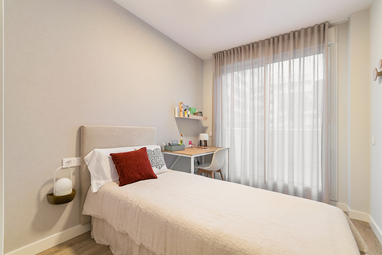 Realia_Clara Campoamor esq. Anna María Martínez Sagi, Sant Joan Despí, Barcelona_03