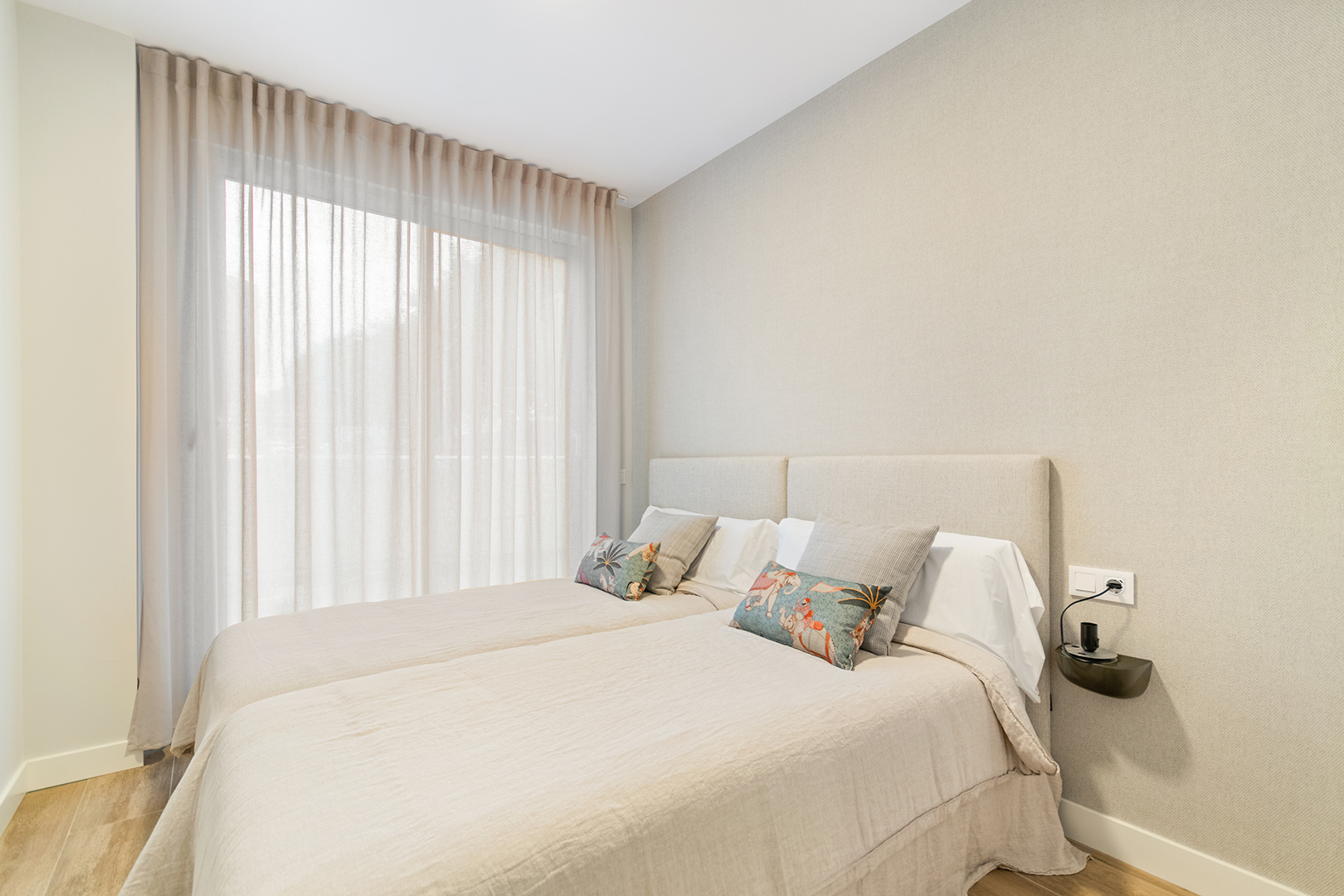 Realia_Clara Campoamor esq. Anna María Martínez Sagi, Sant Joan Despí, Barcelona_06