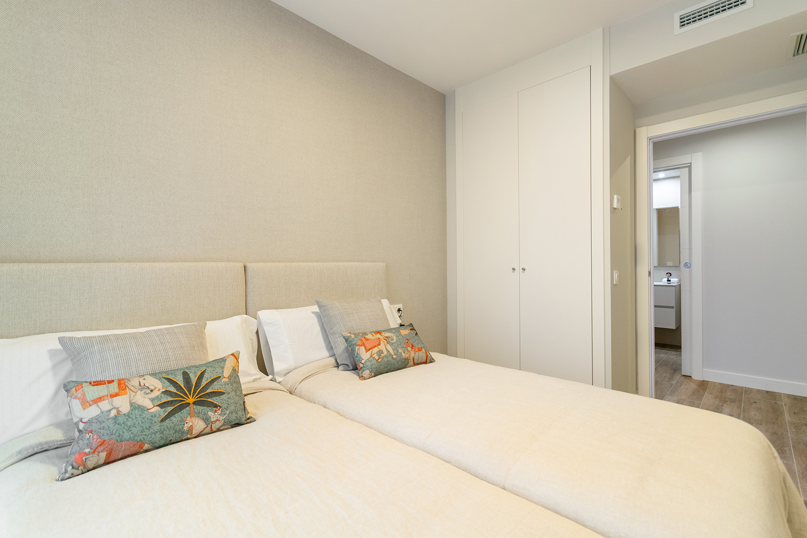 Realia_Clara Campoamor esq. Anna María Martínez Sagi, Sant Joan Despí, Barcelona_08