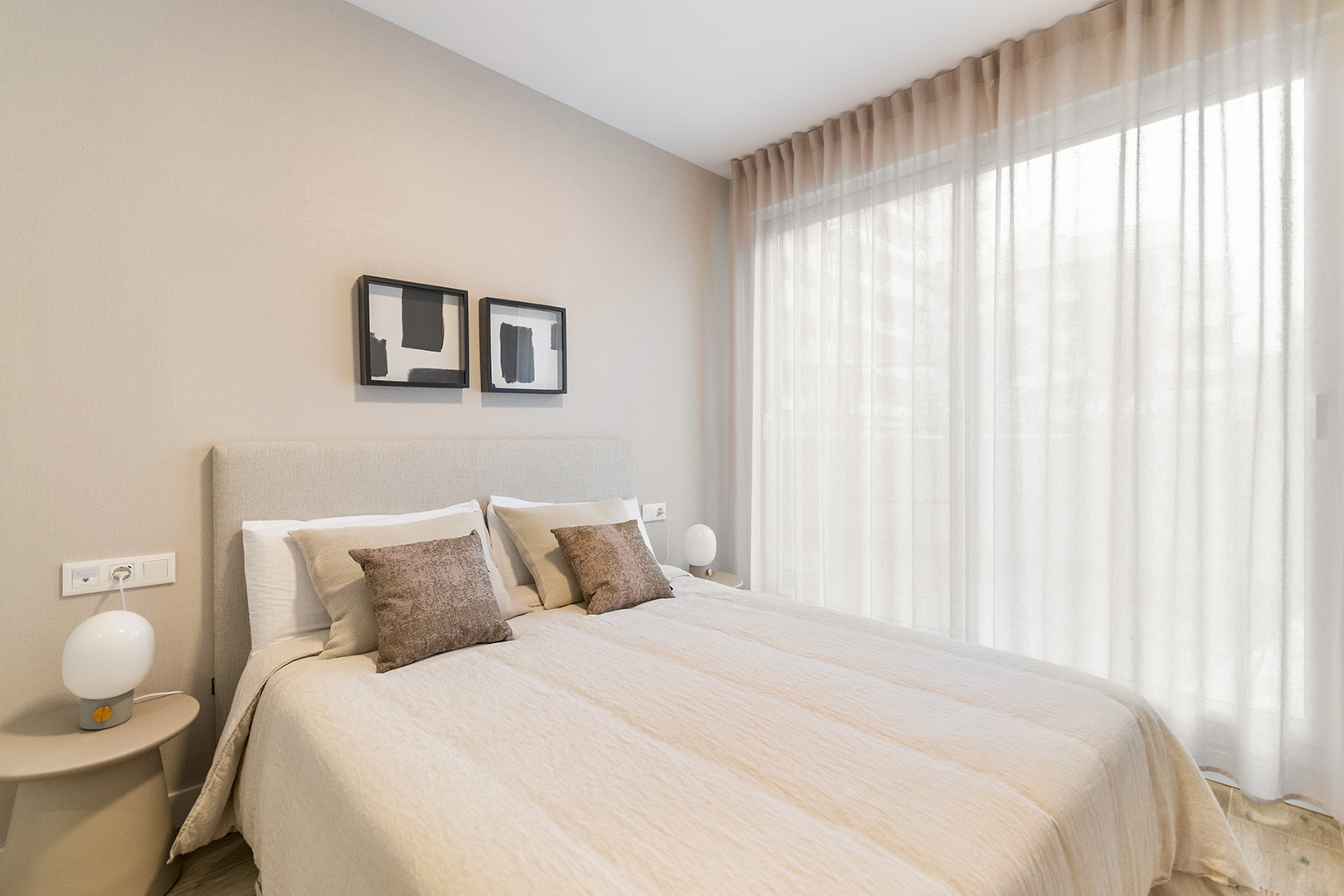 Realia_Clara Campoamor esq. Anna María Martínez Sagi, Sant Joan Despí, Barcelona_16