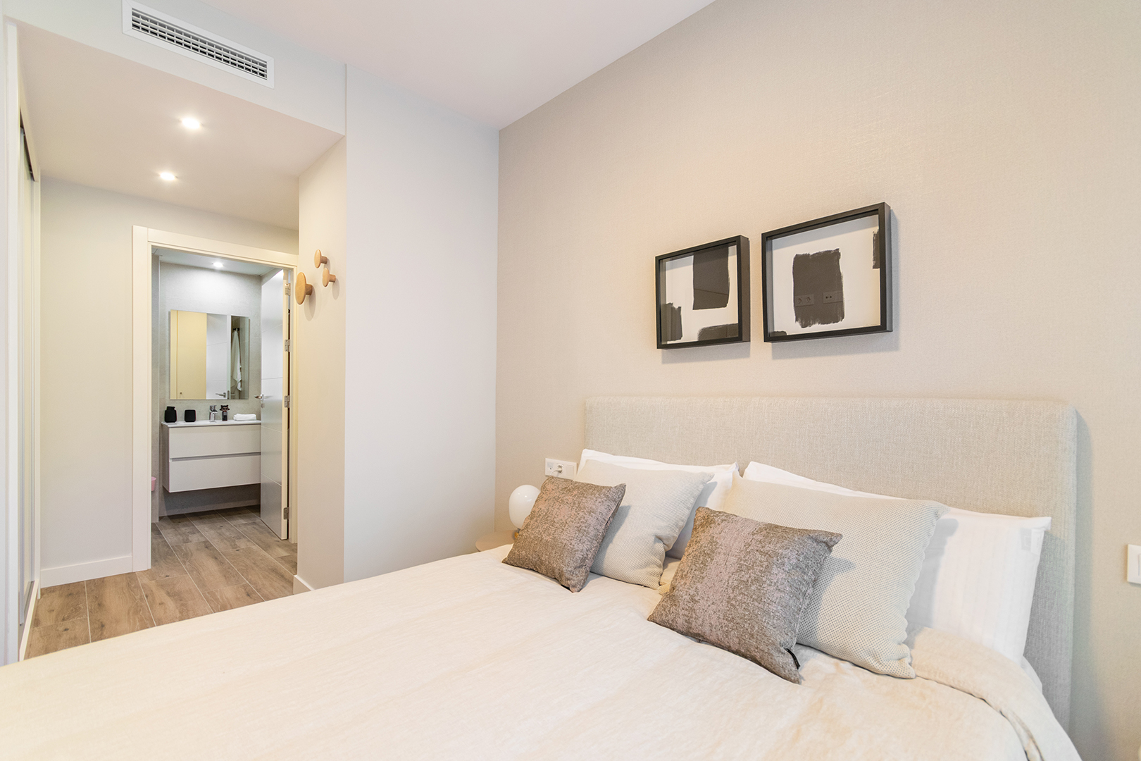 Realia_Clara Campoamor esq. Anna María Martínez Sagi, Sant Joan Despí, Barcelona_17