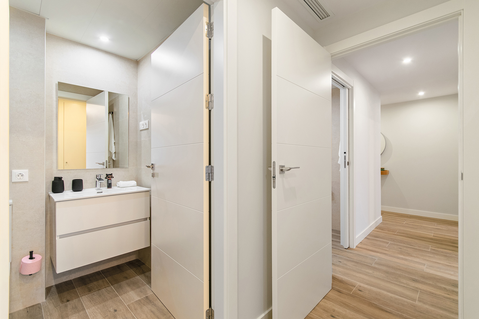 Realia_Clara Campoamor esq. Anna María Martínez Sagi, Sant Joan Despí, Barcelona_19