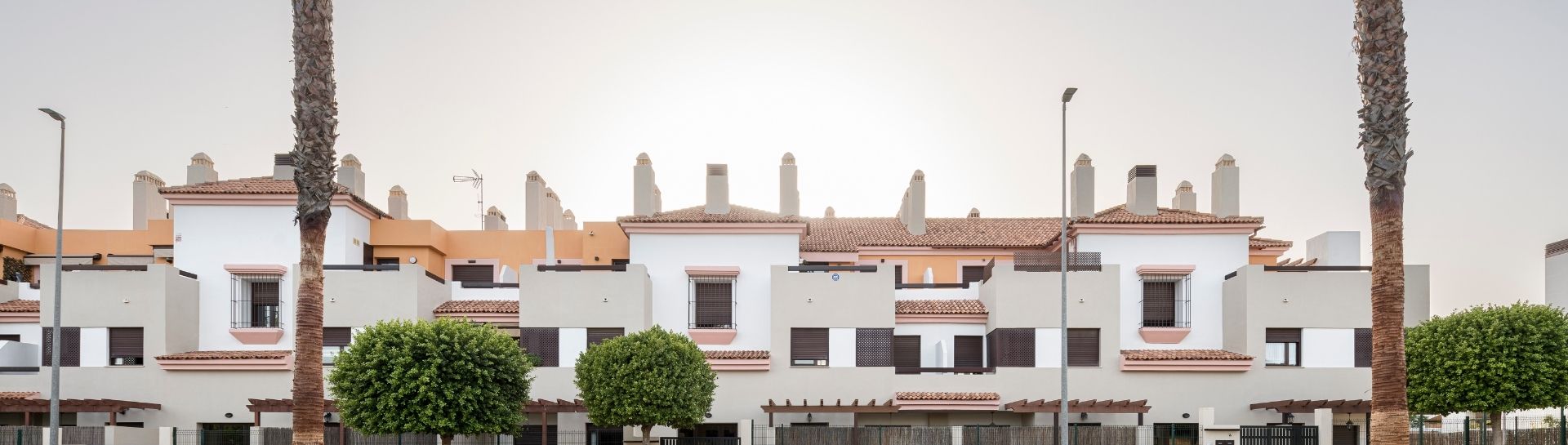 Vista fachada chalets nuevos en Guillena