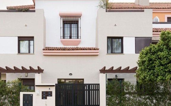 Adosados nuevos en Guillena con zona de relax