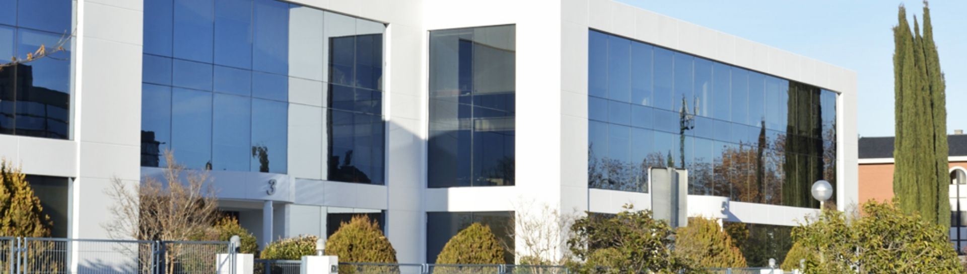 Building located in an important business park within the prestigious La Florida complex.