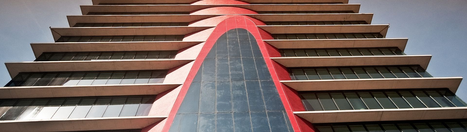 Edificio representativo del Business Area, diseñado por el arquitecto japonés Toyo Ito (premio Pritzker 2013).