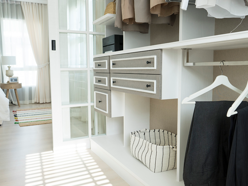 Dormitorio con vestidor