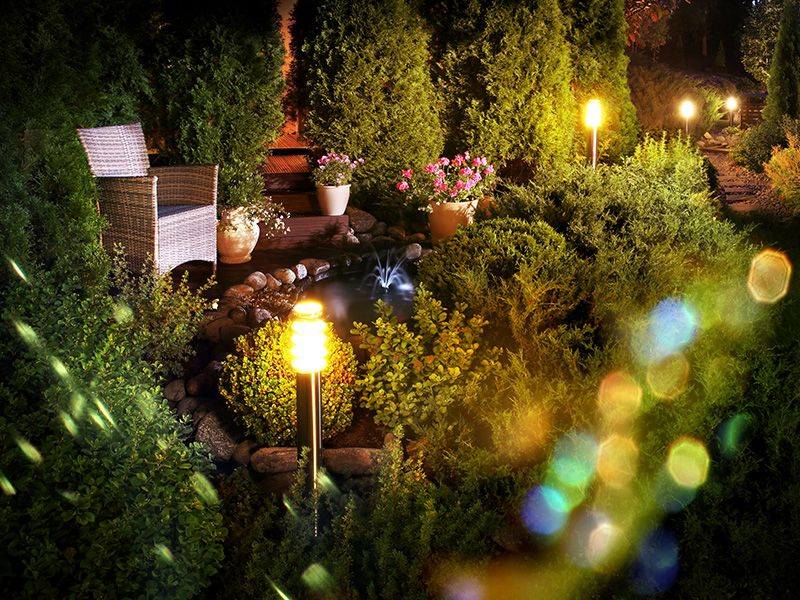 Lámparas de pie para exterior: saca todo el potencial a tu jardín, terraza o porche